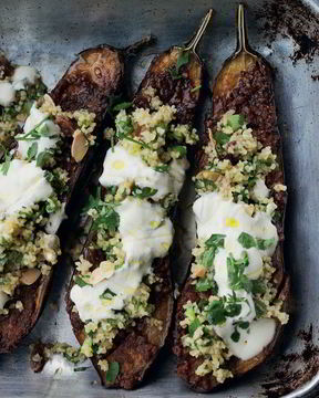 Баклажаны с чермулои, булгуром и иогуртом