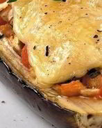 Баклажаны, запеченные с курицей под сыром