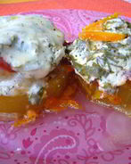 Фаршированные курятиной кабачки под овощной шубкой