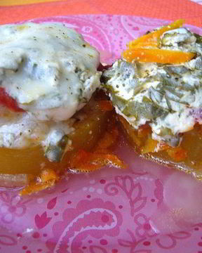 Фаршированные курятиной кабачки под овощной шубкой