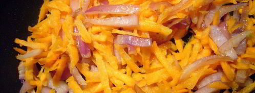 фаршированные курятиной кабачки под овощной шубкой. Шаг 6