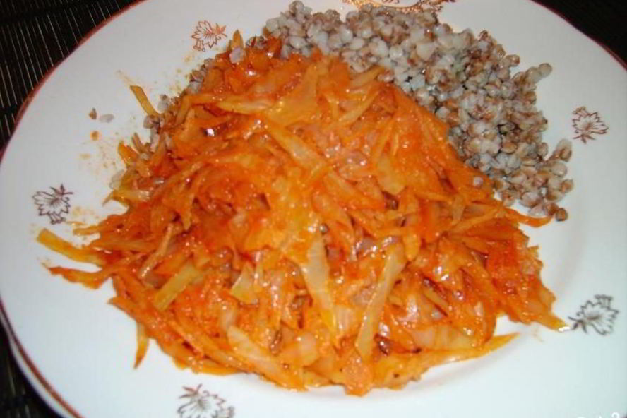 Рецепт капусты тушеной с луком