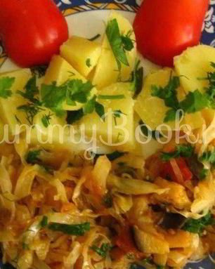 Картофель с тушеной капустой и баклажанами