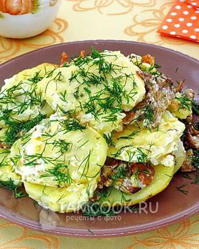 Картофель, запеченный с лисичками в мультиварке