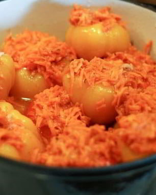 Перец, фаршированный морковью