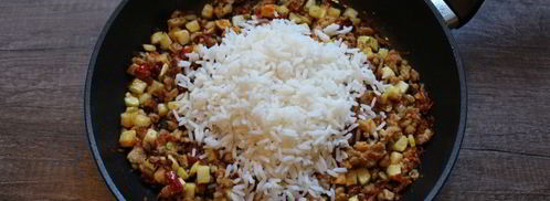 тушеные кабачки с фаршем и рисом. Шаг 7