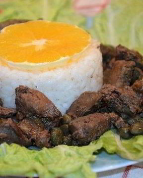 Куриная печень с каперсами и рисом