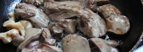 куриная печень с вишневым соусом. Шаг 6