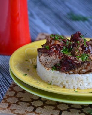 Куриная печень в духовке запеченная с луком и чесноком