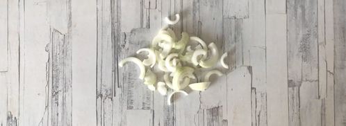 куриная печень в духовке запеченная с луком и чесноком. Шаг 4