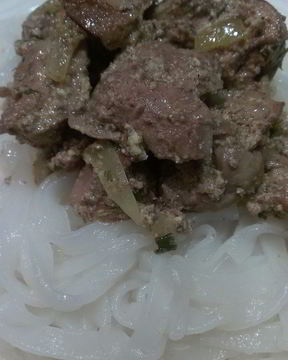 Куриная печень в сметанном соусе