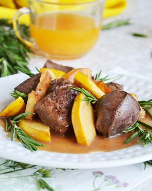 Печень с айвой под апельсиновым соусом