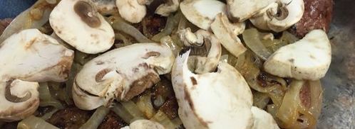 печень с грибами под сливочным соусом. Шаг 5