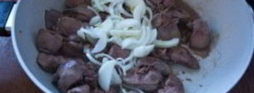 печень с луком тушеная. Шаг 5