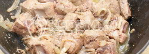 печень тушеная в сметане. Шаг 6