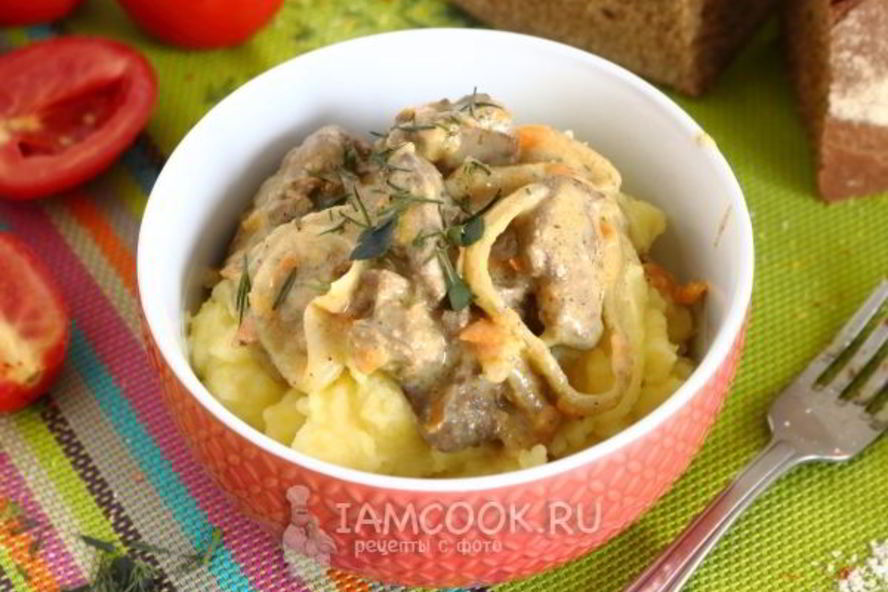 Рецепт тушеной печени со сметаной, морковью и луком