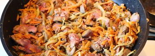 тушеная печень со сметаной, морковью и луком. Шаг 12