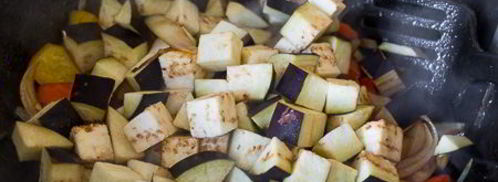 жареная куриная печень с овощами. Шаг 8