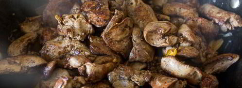 жареная куриная печень с овощами. Шаг 9