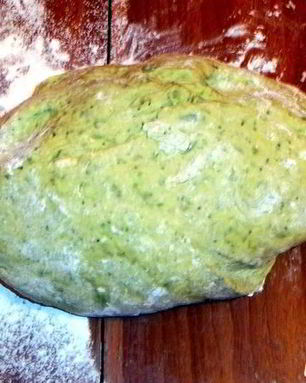 Ароматное зеленое пельменное тесто