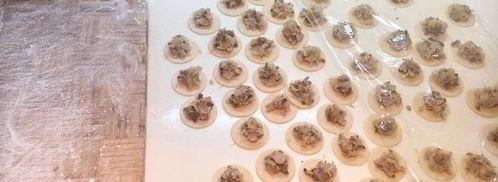 пельмени с рыбой и белыми грибами. Шаг 13