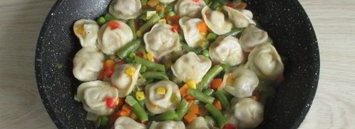 тушеные пельмени на сковороде. Шаг 8