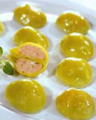 Зеленые пельмени с лососем