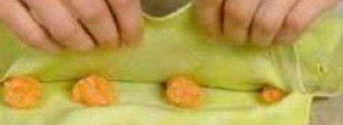 зеленые пельмени с лососем. Шаг 6