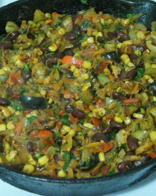 Грузинско-мексиканское овощное рагу с фасолью и кукурузой