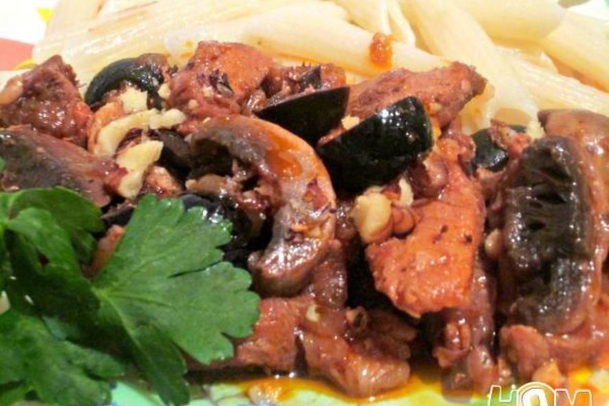 Рецепт мясного рагу с грибами и орехами