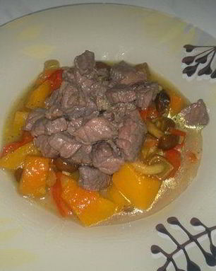 Овощное рагу с опятами и говядина в ягодах черной смородины