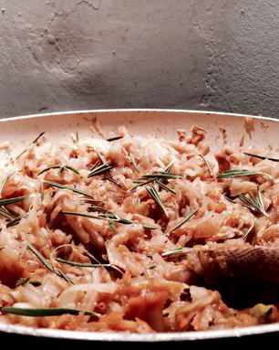 Овощное рагу с розмарином и имбирной настойкой