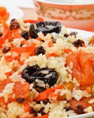 Овощное ризотто с сухофруктами