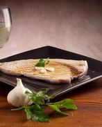 Ароматная рыба-меч на гриле