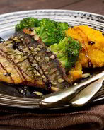 Филе судака в панировке из тыквенных семечек