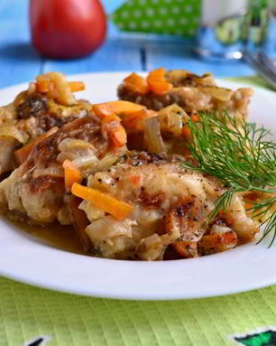 Хек с луком и морковью в мультиварке