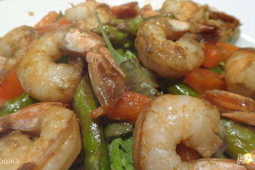 Рецепт креветок и спаржа с имбирем