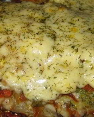 Пангасиус с овощами, запеченный под сыром