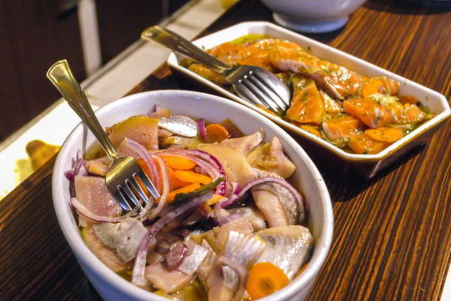 Рецепт рыбы под морковью и луком