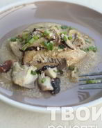Рыба с луком и грибами