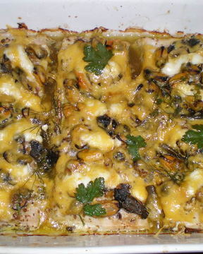 Рыба, запеченная с мидиями