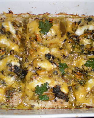 Рыба, запеченная с мидиями