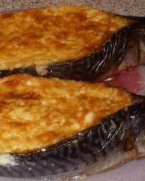 Скумбрия, фаршированная грибами и сыром