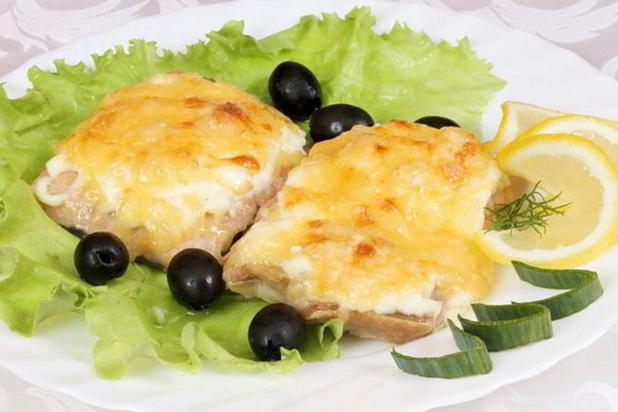 Рецепт запеченной горбуши под сыром в духовке