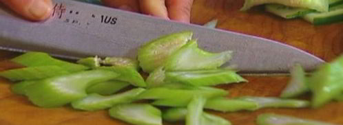 запеченная лимонная треска с огурцами и сельдереем. Шаг 4