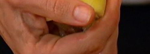 запеченная лимонная треска с огурцами и сельдереем. Шаг 7