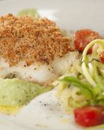 Запеченная треска с лапшой из кабачков и с соусом из авокадо