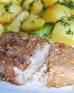 Жареная тилапия в ореховой панировке