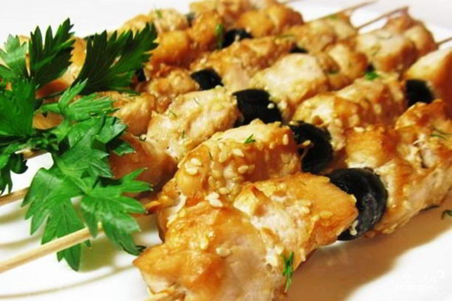Рецепт куриного шашлыка в соевом маринаде с маслинами