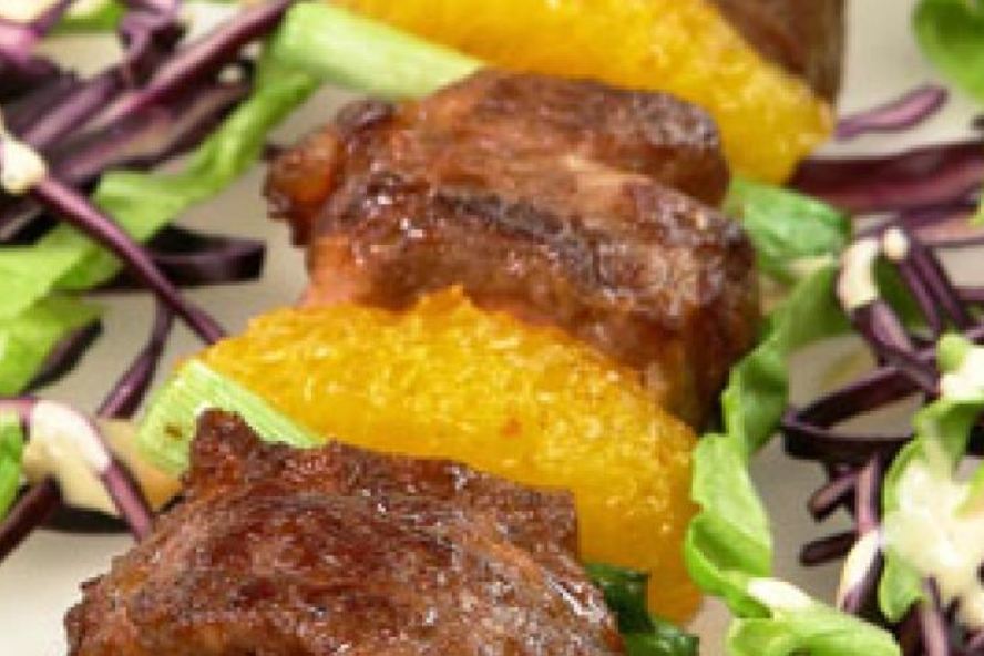 Рецепт шашлычка из баранины с апельсинами и овощным салатом